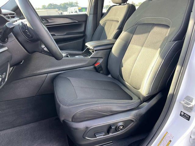2024 Jeep Grand Cherokee L Laredo 4x4