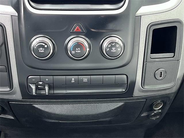 2013 RAM 1500 4WD Crew Cab 5.7 Ft Box Express