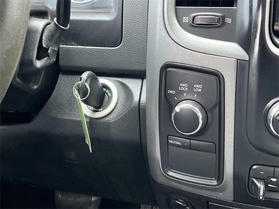 2013 RAM 1500 4WD Crew Cab 5.7 Ft Box Express