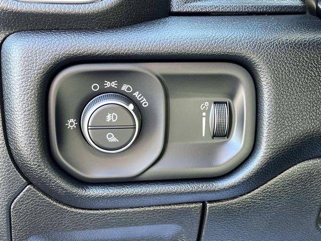 2022 RAM 1500 Big Horn 4x4 Crew Cab 5'7" Box