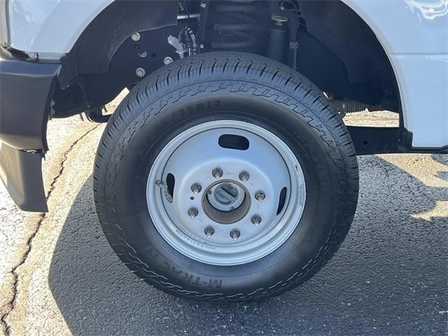 2022 Ford Super Duty F-350 DRW XL 4WD Crew Cab 179" WB 60" CA