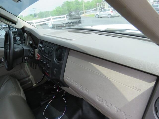 2008 Ford Super Duty F-450 DRW 4WD Crew Cab 176" WB 60" CA XL