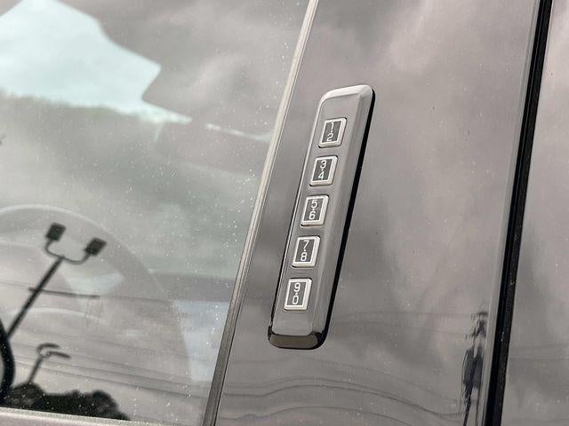 2022 Ford Super Duty F-250 SRW LARIAT 4WD Crew Cab 6.75' Box