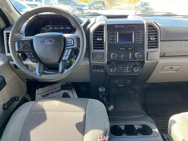 2017 Ford Super Duty F-350 SRW XL 4WD Crew Cab 6.75' Box