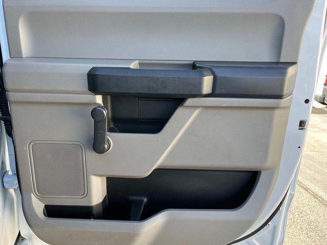 2017 Ford Super Duty F-350 SRW XL 4WD Crew Cab 6.75' Box