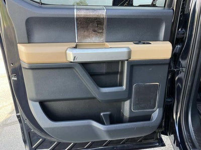 2022 Ford Super Duty F-350 DRW LARIAT 4WD Crew Cab 8' Box