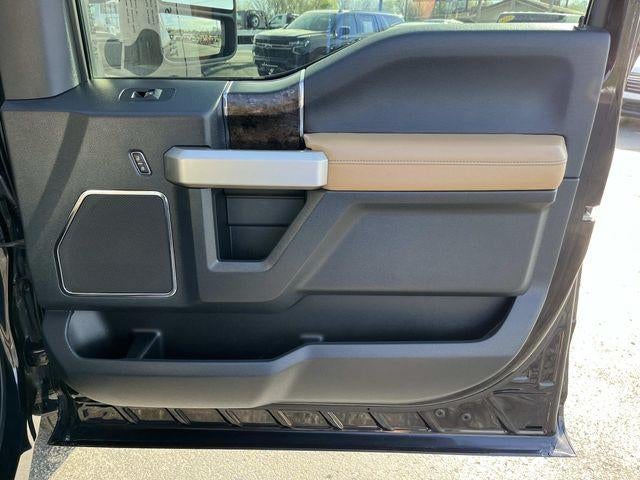 2022 Ford Super Duty F-350 DRW LARIAT 4WD Crew Cab 8' Box