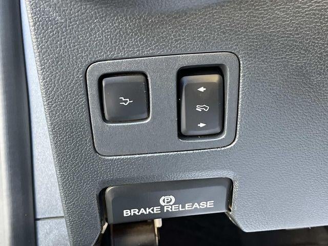 2022 Ford Super Duty F-350 DRW LARIAT 4WD Crew Cab 8' Box