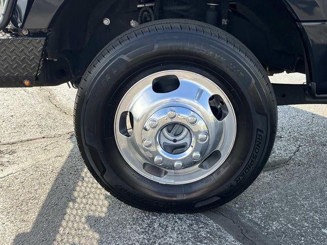 2022 Ford Super Duty F-350 DRW LARIAT 4WD Crew Cab 8' Box