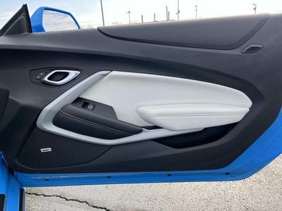 2022 Chevrolet Camaro 2dr Convertible 2LT