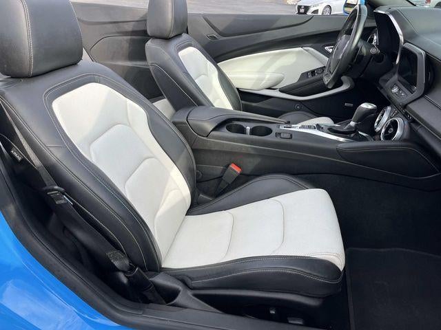 2022 Chevrolet Camaro 2dr Convertible 2LT