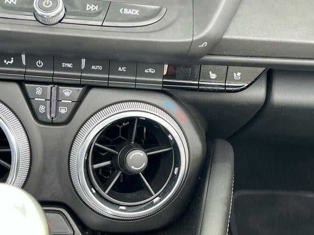 2022 Chevrolet Camaro 2dr Convertible 2LT