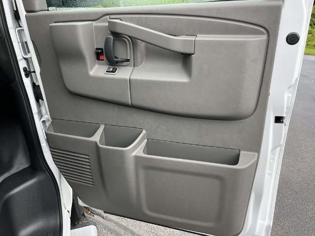 2021 Chevrolet Express Passenger 2500 Regular Wheelbase Rear-Wheel Drive 1LS