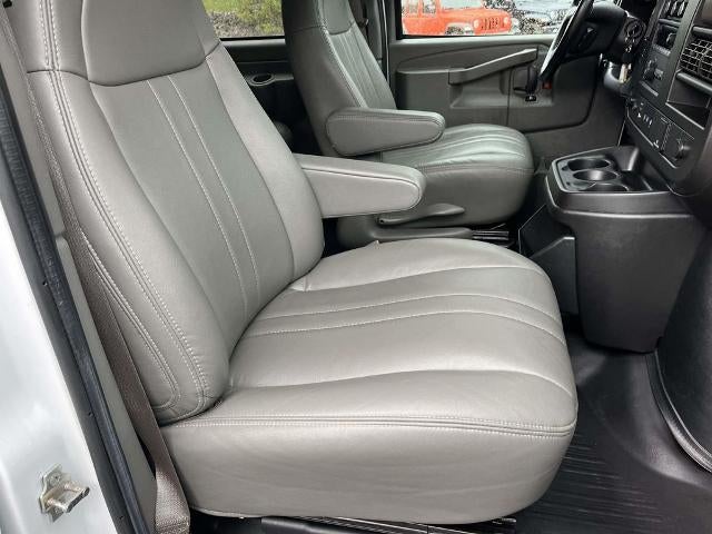 2021 Chevrolet Express Passenger 2500 Regular Wheelbase Rear-Wheel Drive 1LS