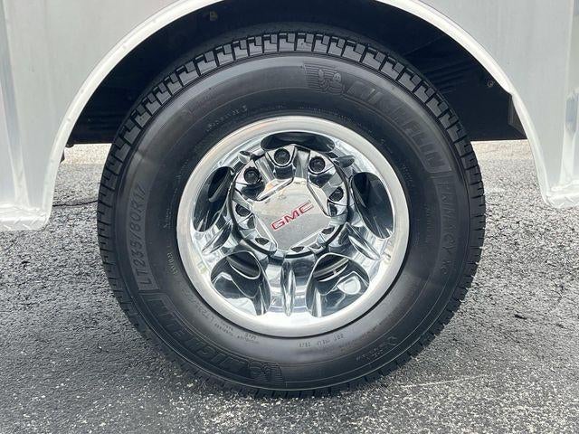 2025 GMC Sierra 3500 HD CC 4WD Crew Cab 177" WB, 60" CA SLE
