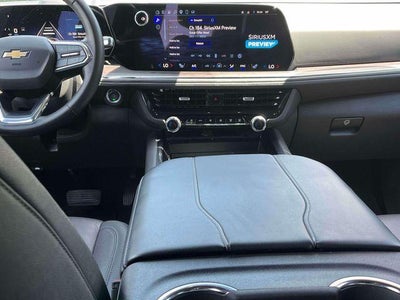 2025 Chevrolet Suburban 4WD LT