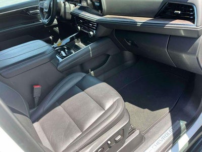 2025 Chevrolet Suburban 4WD LT