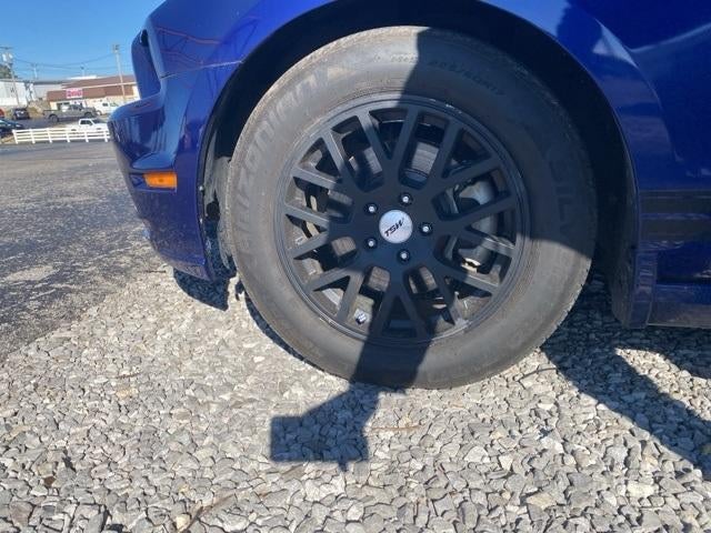 2013 Ford Mustang 2dr Cpe V6