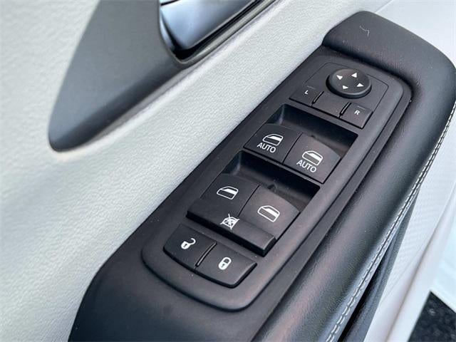 2024 Chrysler Pacifica Touring L FWD