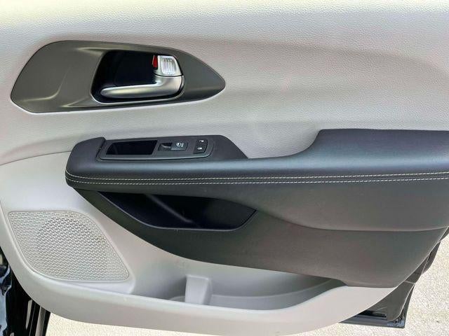 2023 Chrysler Pacifica Touring L FWD