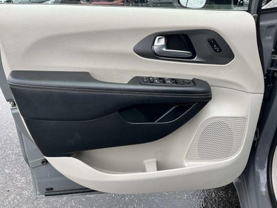 2023 Chrysler Pacifica Touring L FWD