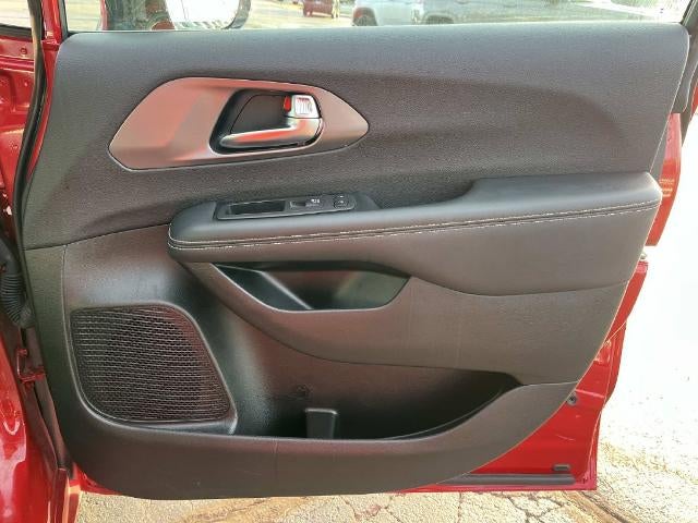2025 Chrysler Pacifica Select FWD