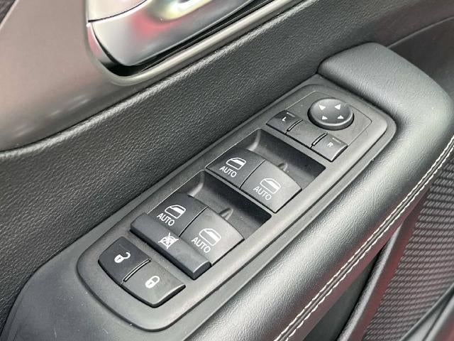 2025 Chrysler Pacifica Select FWD