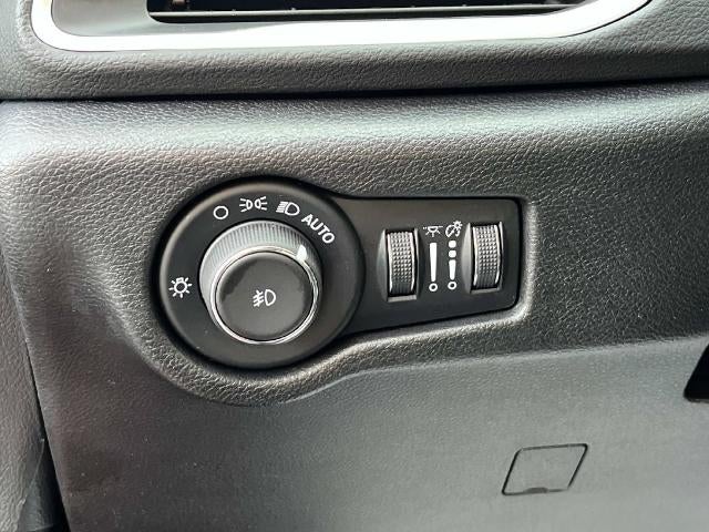 2025 Chrysler Pacifica Select FWD