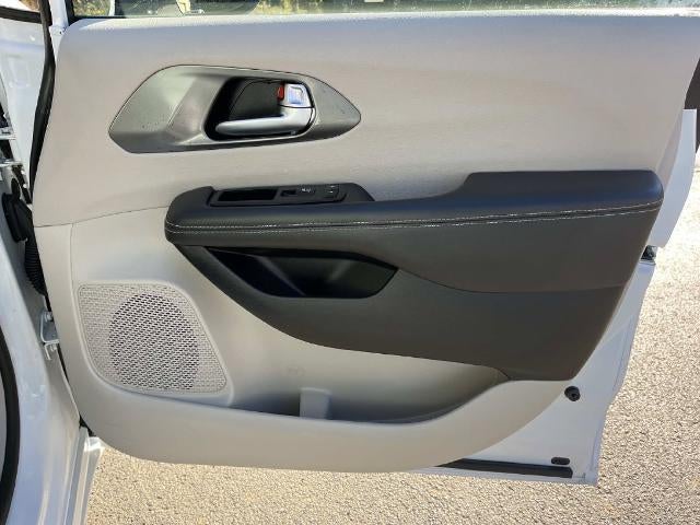 2024 Chrysler Pacifica Touring L FWD