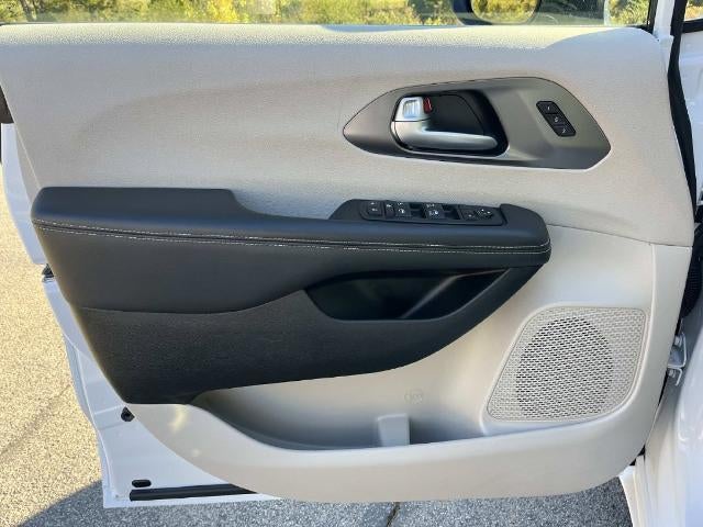 2024 Chrysler Pacifica Touring L FWD
