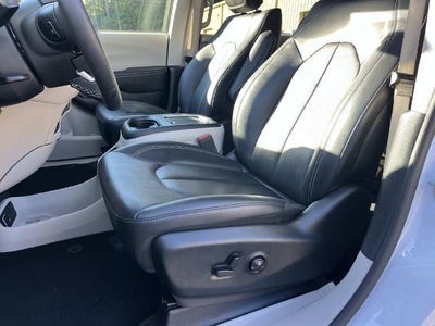 2024 Chrysler Pacifica Touring L FWD