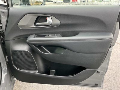 2025 Chrysler Pacifica Select FWD