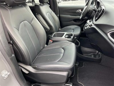 2025 Chrysler Pacifica Select FWD