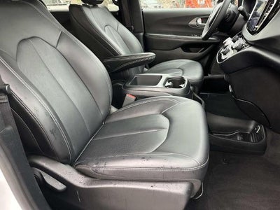 2025 Chrysler Pacifica Select FWD