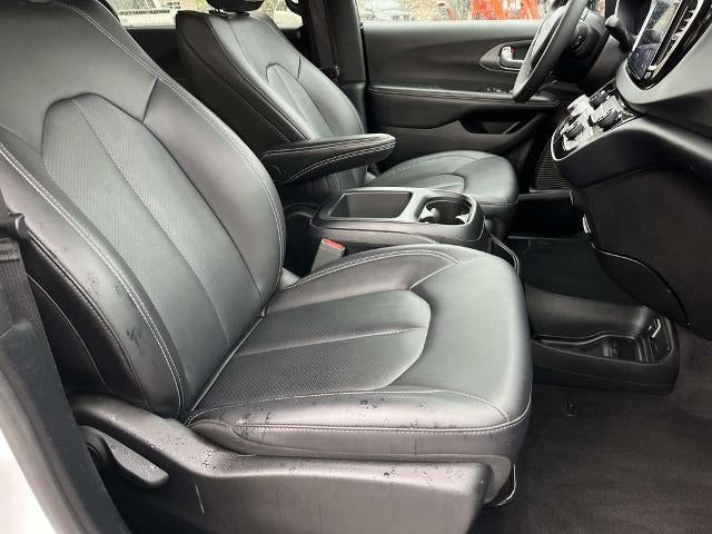 2025 Chrysler Pacifica Select FWD