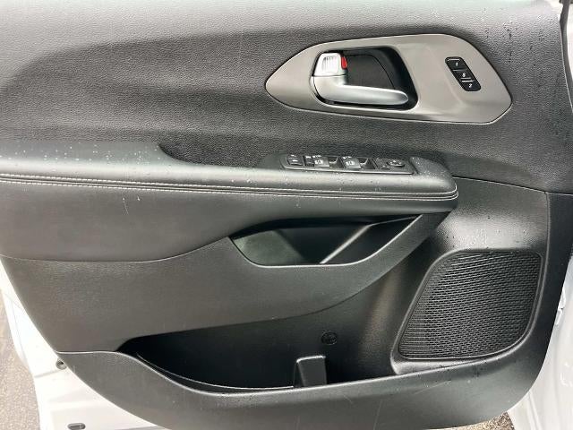 2025 Chrysler Pacifica Select FWD