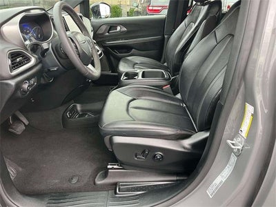 2025 Chrysler Pacifica Select FWD