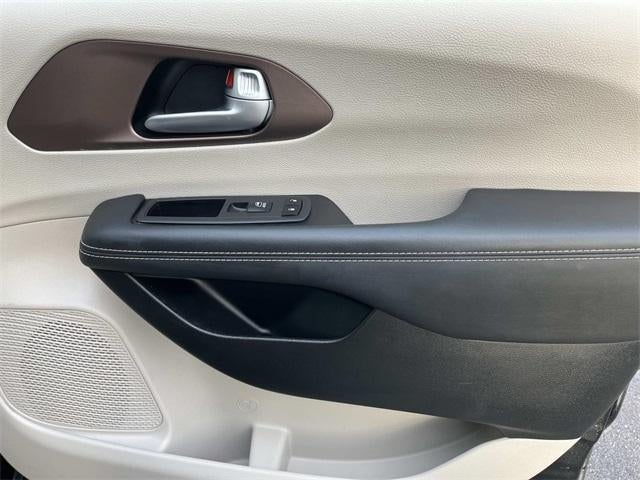 2024 Chrysler Voyager LX FWD