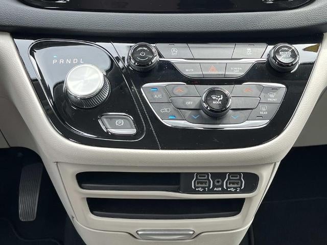 2023 Chrysler Voyager LX FWD