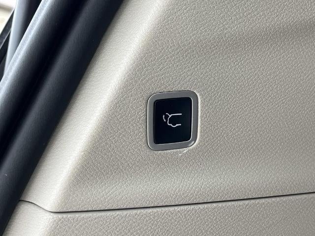 2023 Chrysler Voyager LX FWD
