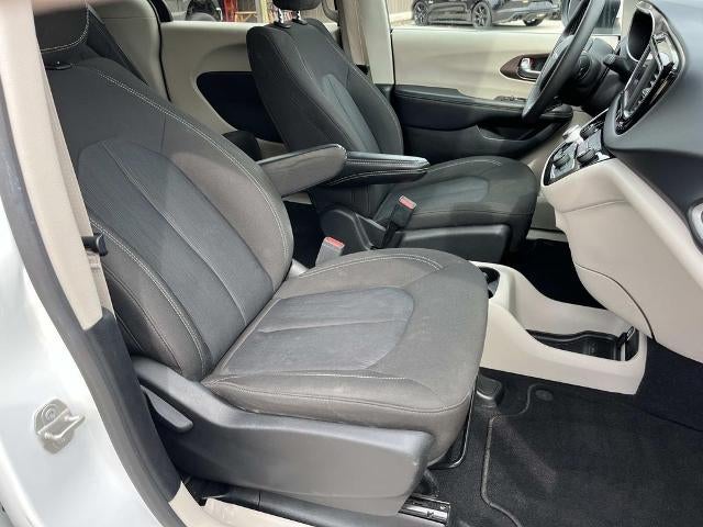 2023 Chrysler Voyager LX FWD