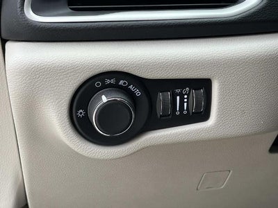 2023 Chrysler Voyager LX FWD