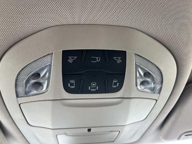 2023 Chrysler Voyager LX FWD