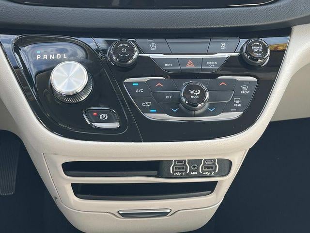 2023 Chrysler Voyager LX FWD