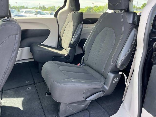 2023 Chrysler Voyager LX FWD