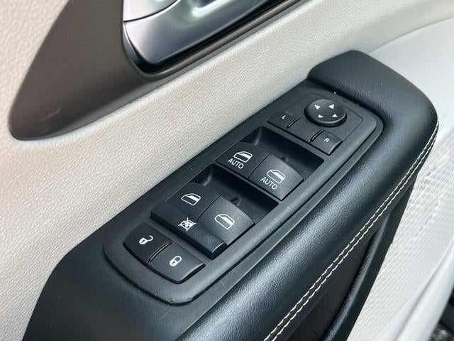 2023 Chrysler Voyager LX FWD