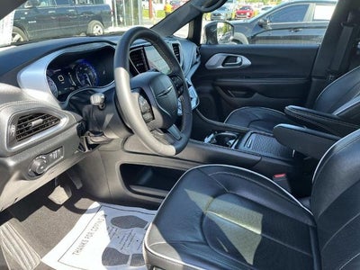 2025 Chrysler Pacifica Limited FWD