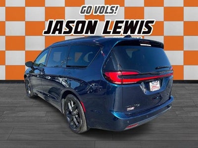 2025 Chrysler Pacifica Limited FWD