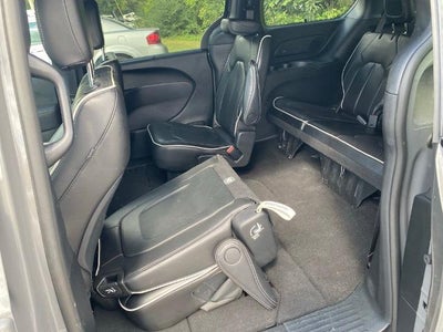 2025 Chrysler Pacifica Limited FWD