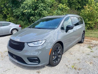 2025 Chrysler Pacifica Limited FWD